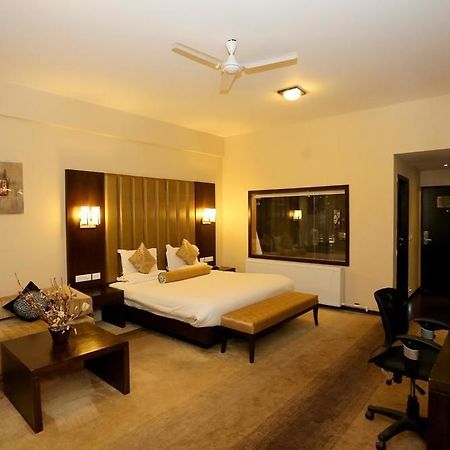 Hotel Pine Spring Wazir Bagh Srīnagar Eksteriør billede