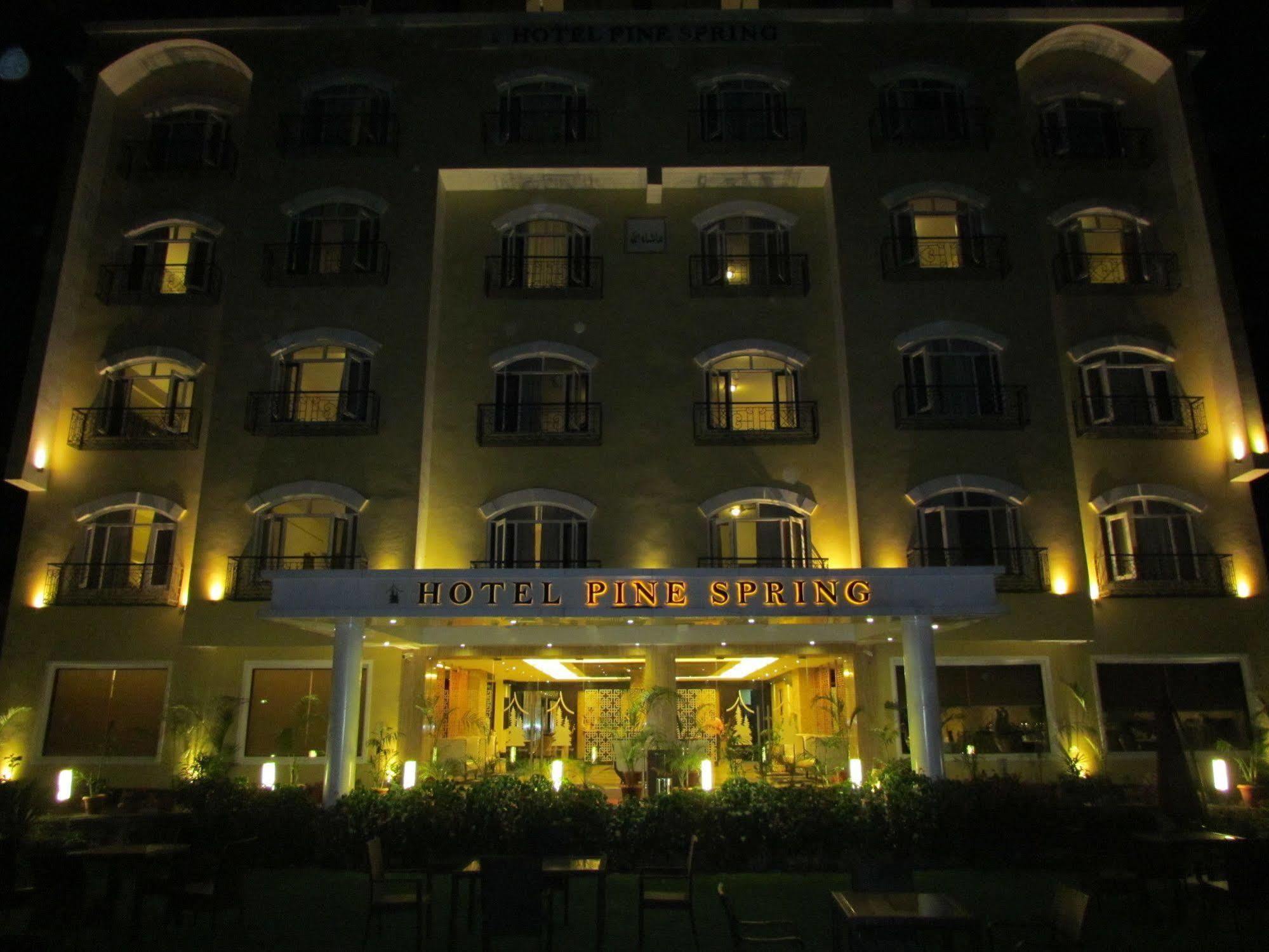 Hotel Pine Spring Wazir Bagh Srīnagar Eksteriør billede
