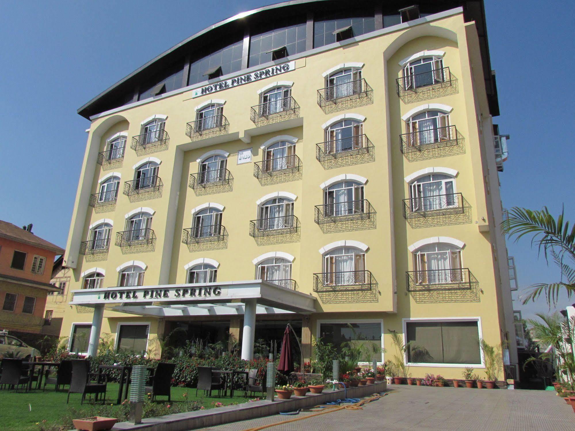 Hotel Pine Spring Wazir Bagh Srīnagar Eksteriør billede
