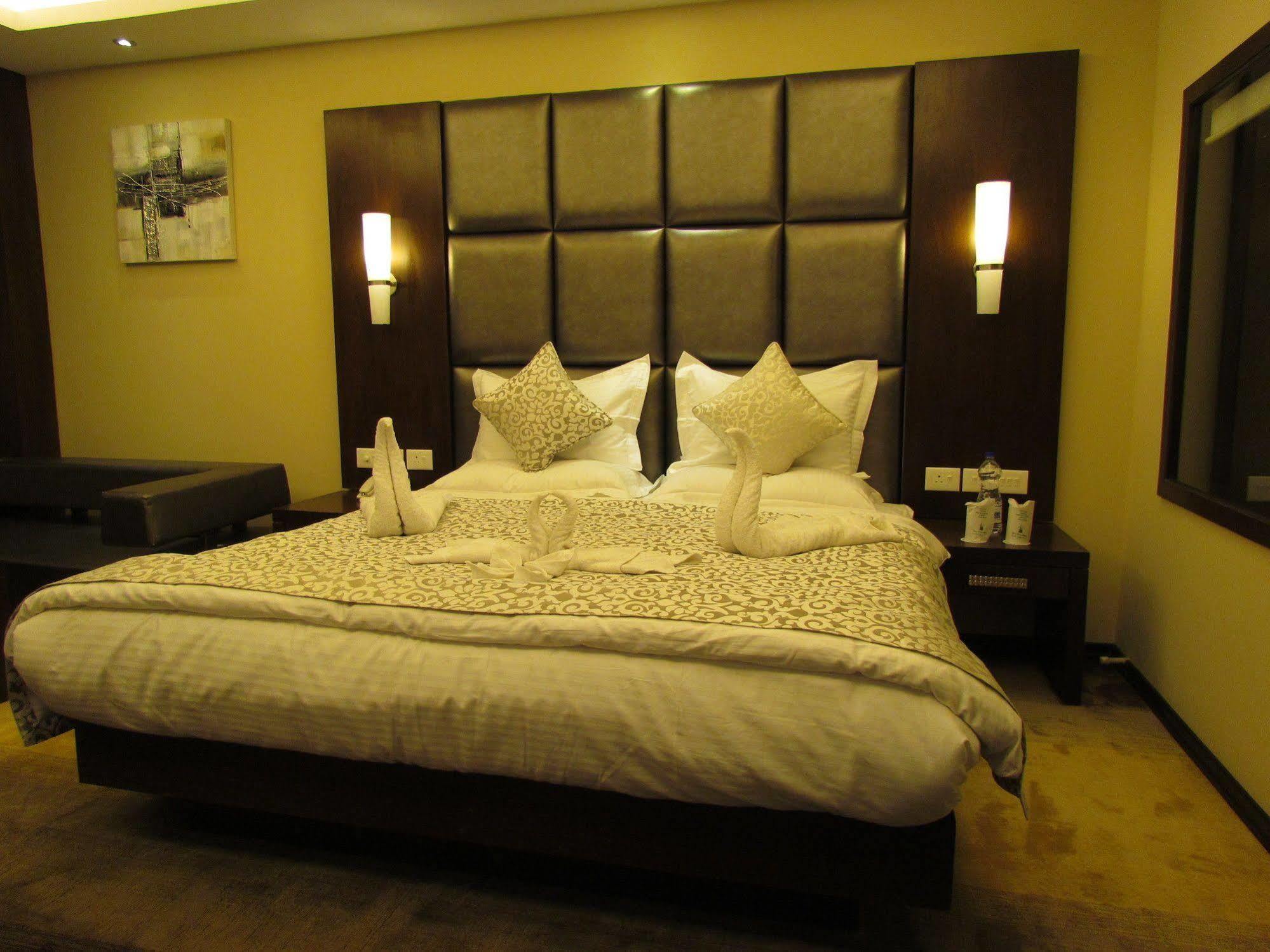 Hotel Pine Spring Wazir Bagh Srīnagar Eksteriør billede