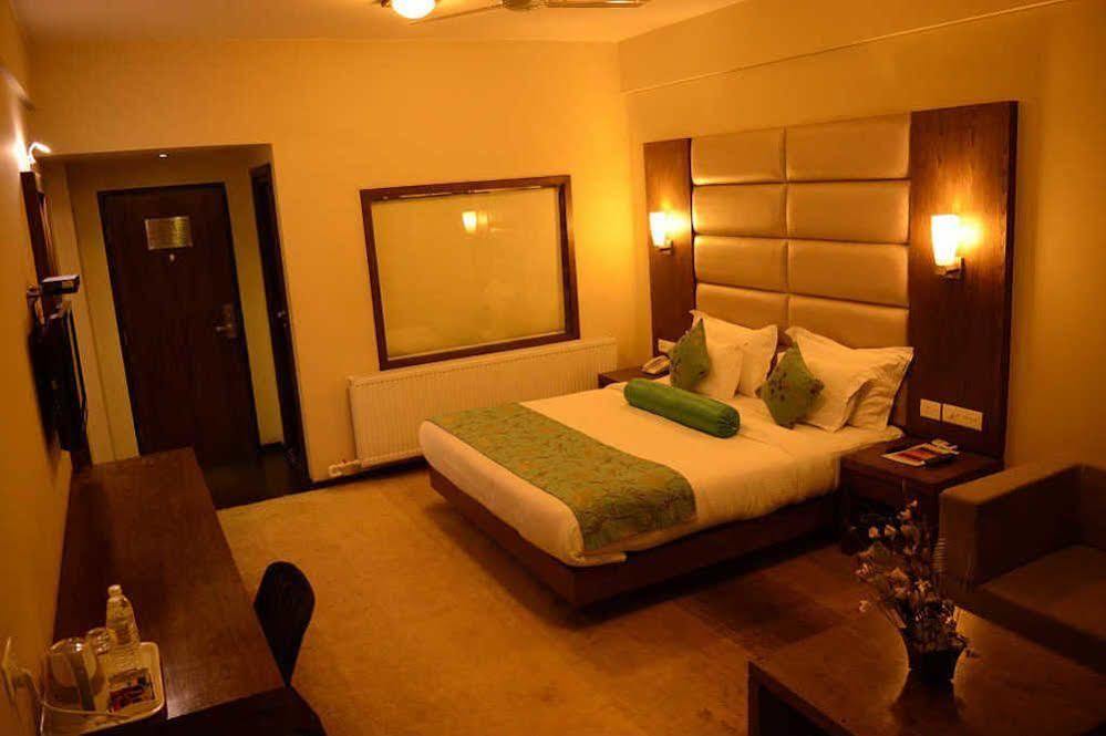 Hotel Pine Spring Wazir Bagh Srīnagar Eksteriør billede