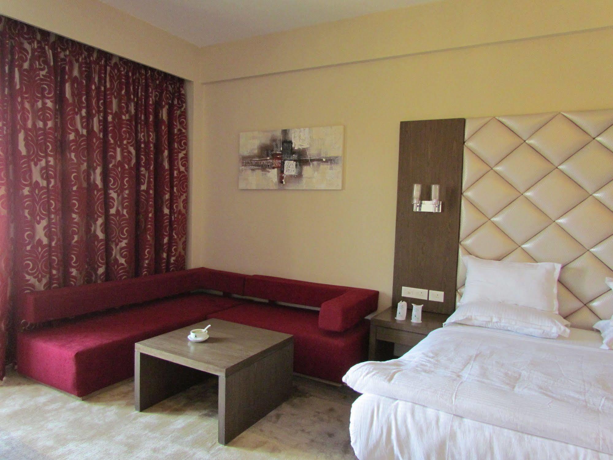 Hotel Pine Spring Wazir Bagh Srīnagar Eksteriør billede