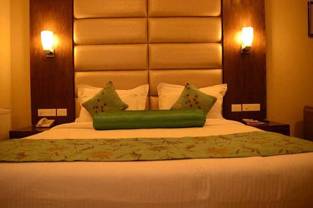 Hotel Pine Spring Wazir Bagh Srīnagar Eksteriør billede