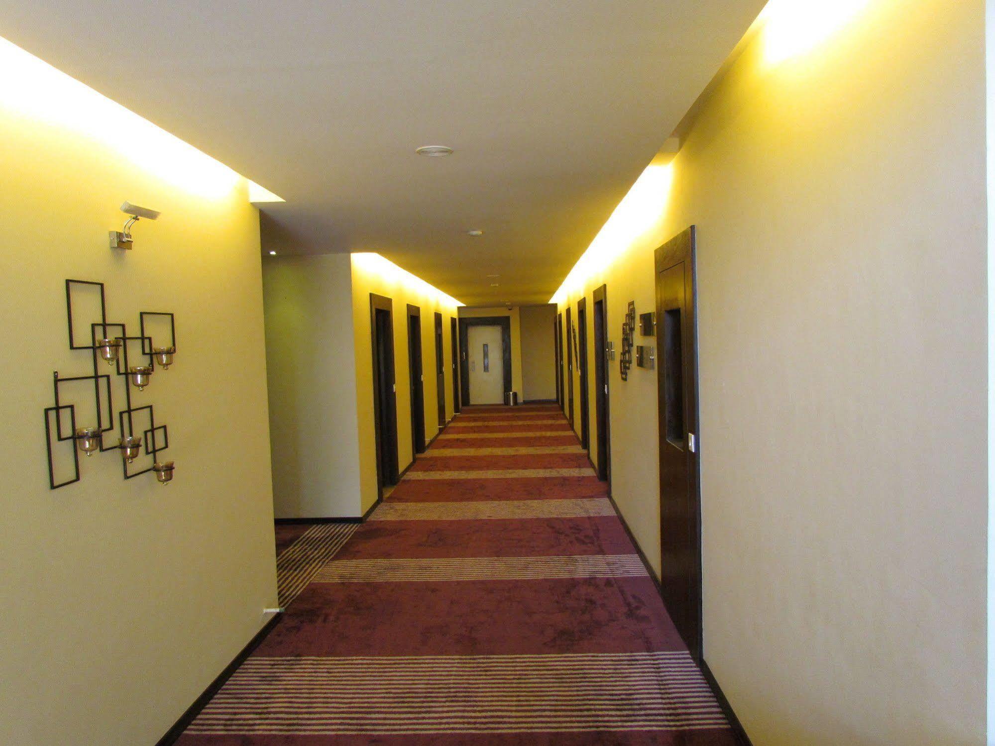 Hotel Pine Spring Wazir Bagh Srīnagar Eksteriør billede
