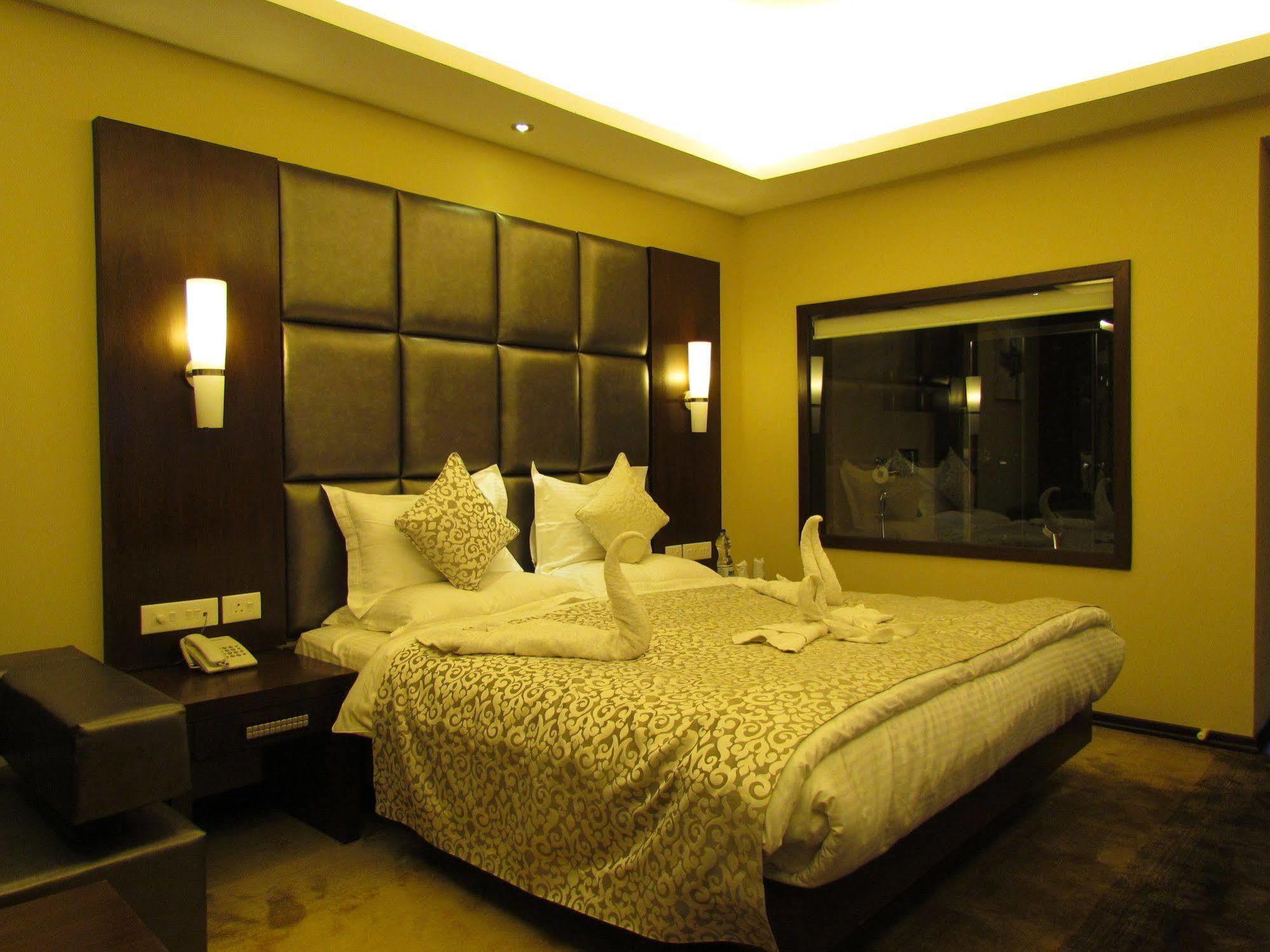 Hotel Pine Spring Wazir Bagh Srīnagar Eksteriør billede